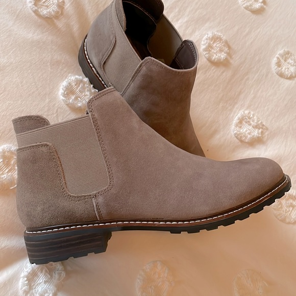 Me Too Low Heel Boot - Picture 1 of 10